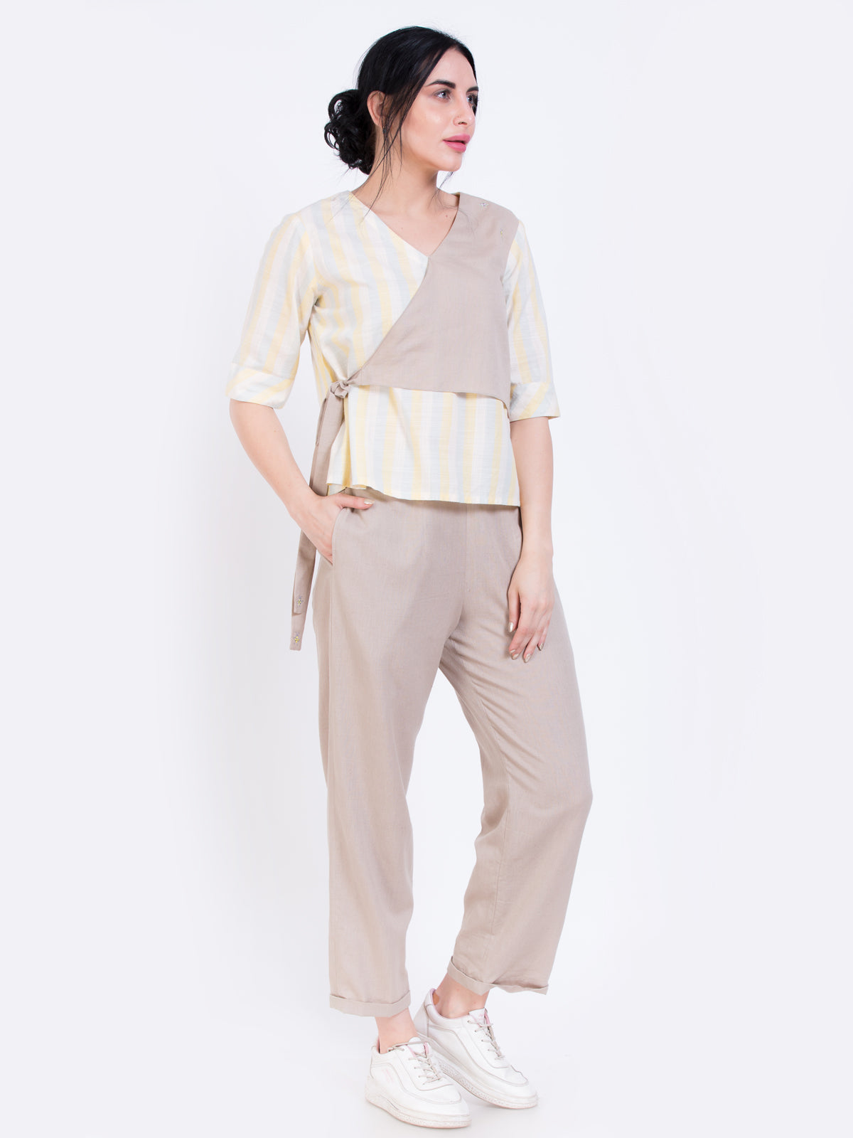 Overlap tie knot top