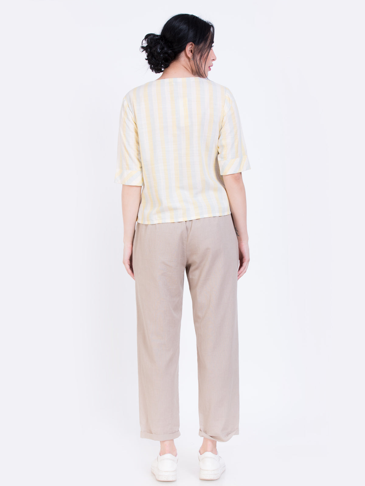 Overlap tie knot top