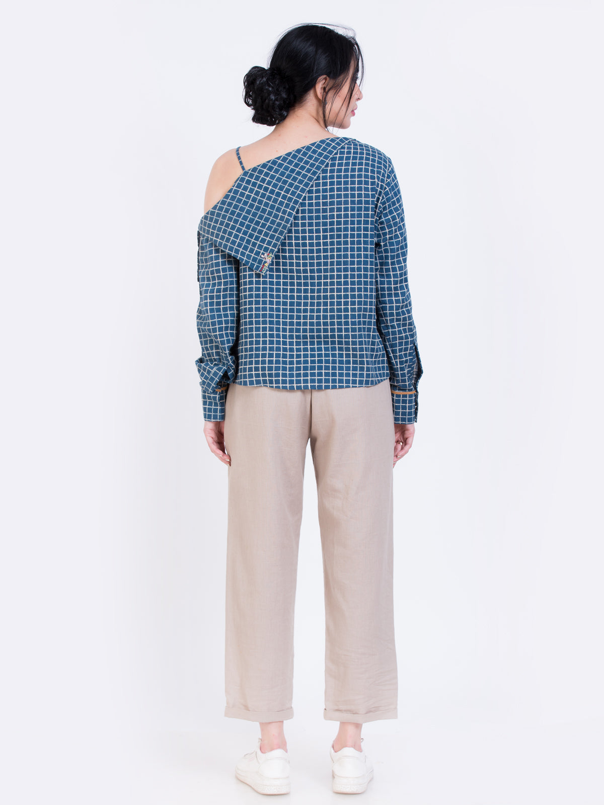 Asymmetric drop collar top