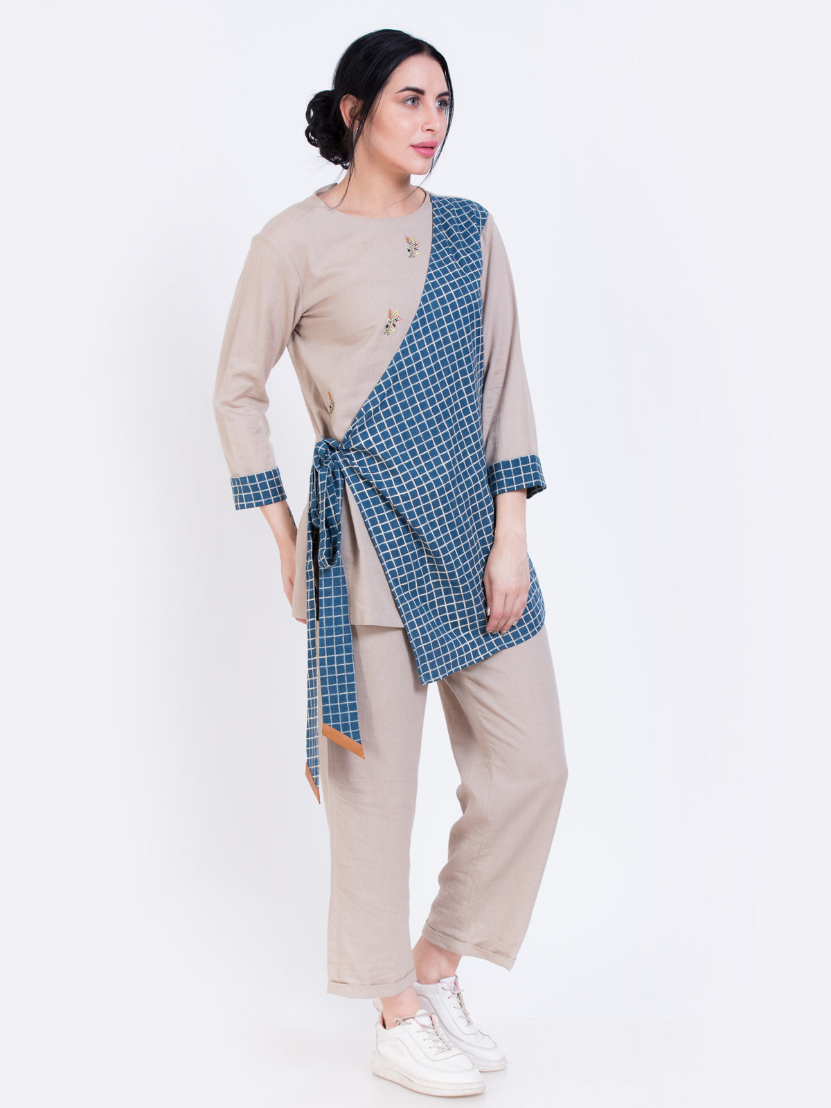 TIE knot top