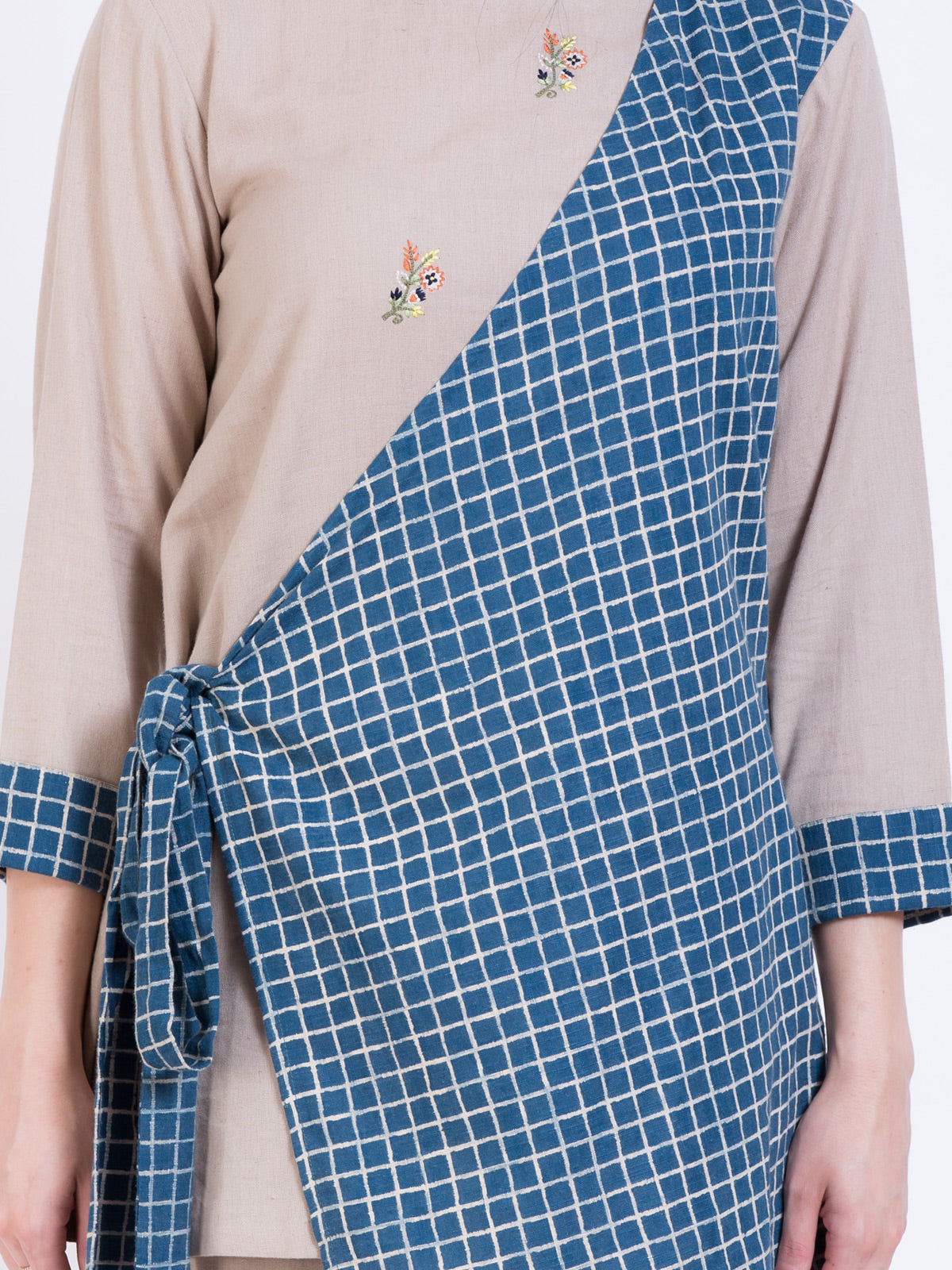 TIE knot top