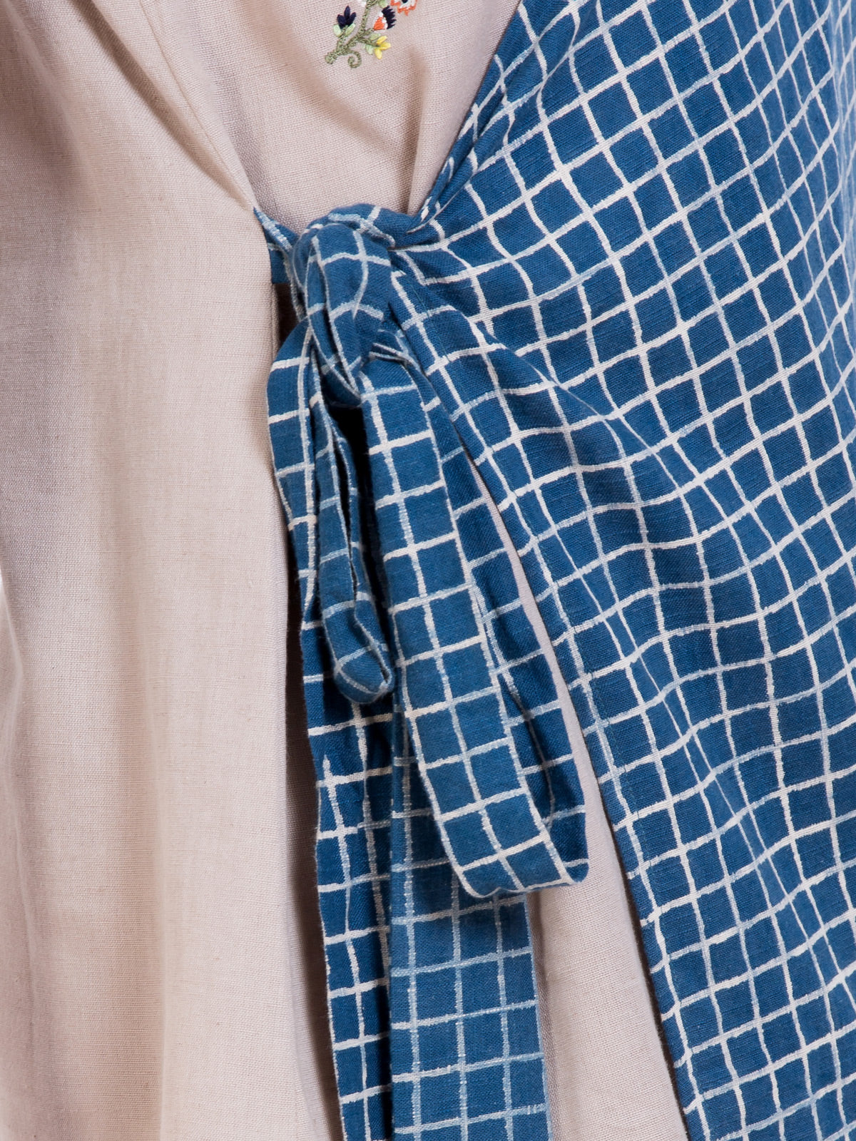 TIE knot top