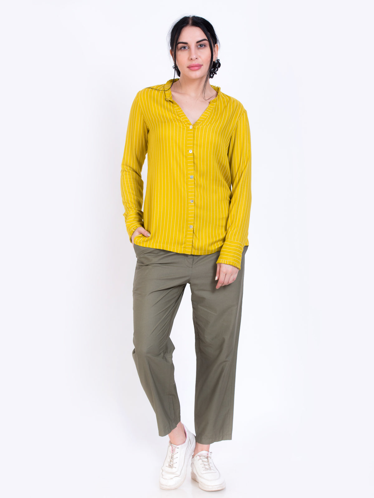 Pleated collar shirt
