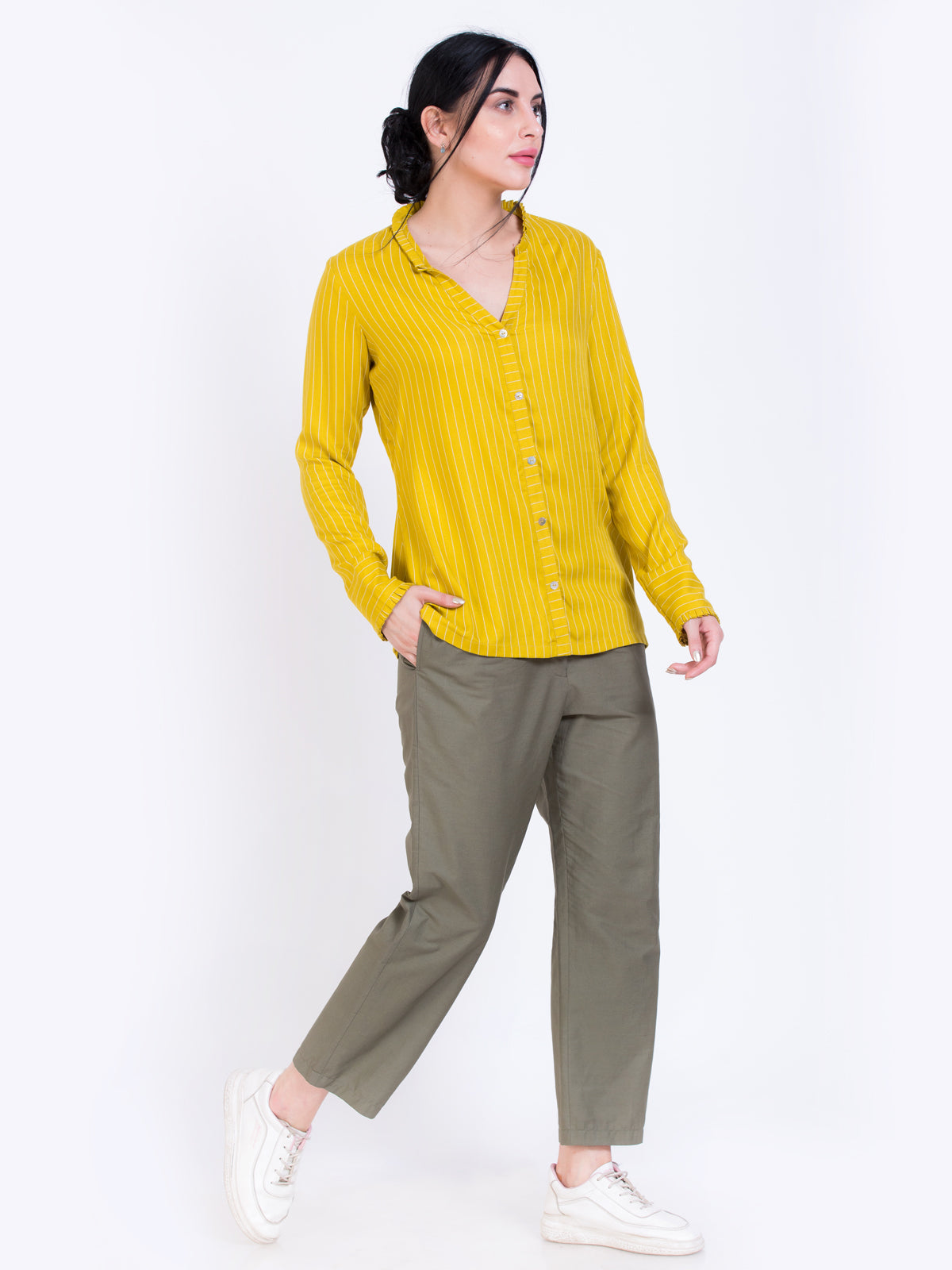 Pleated collar shirt
