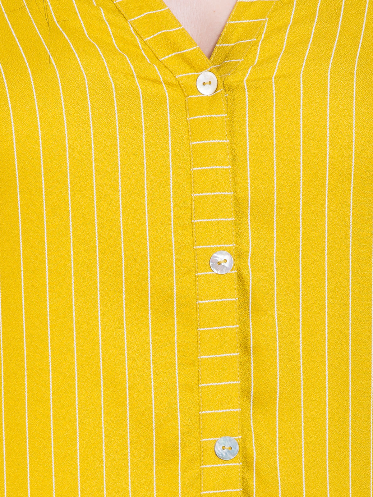 Pleated collar shirt