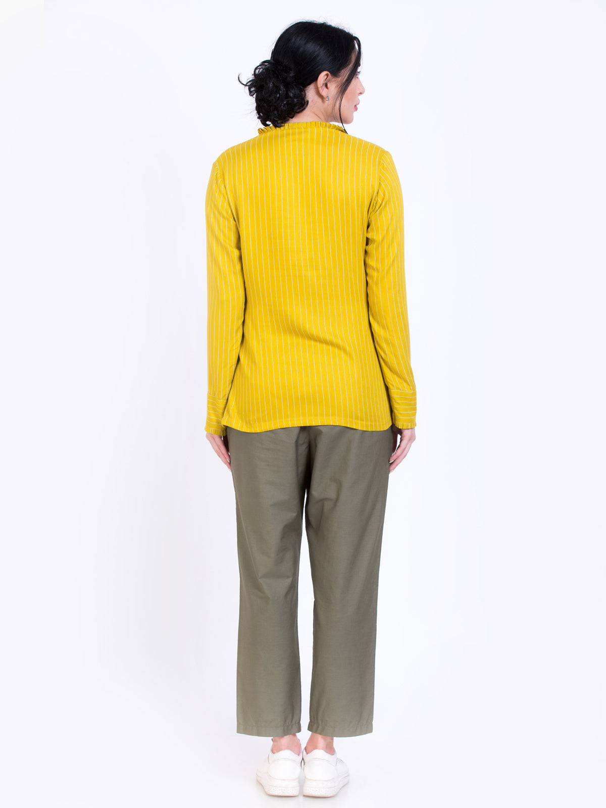 Pleated collar shirt