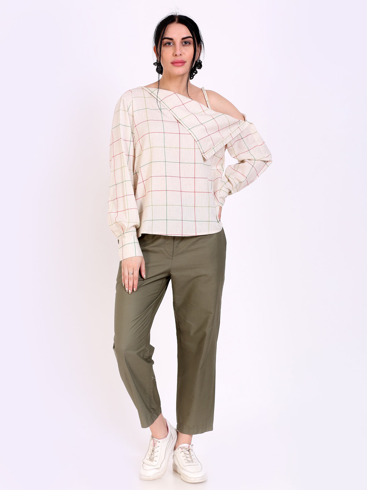 Assymetric collar top
