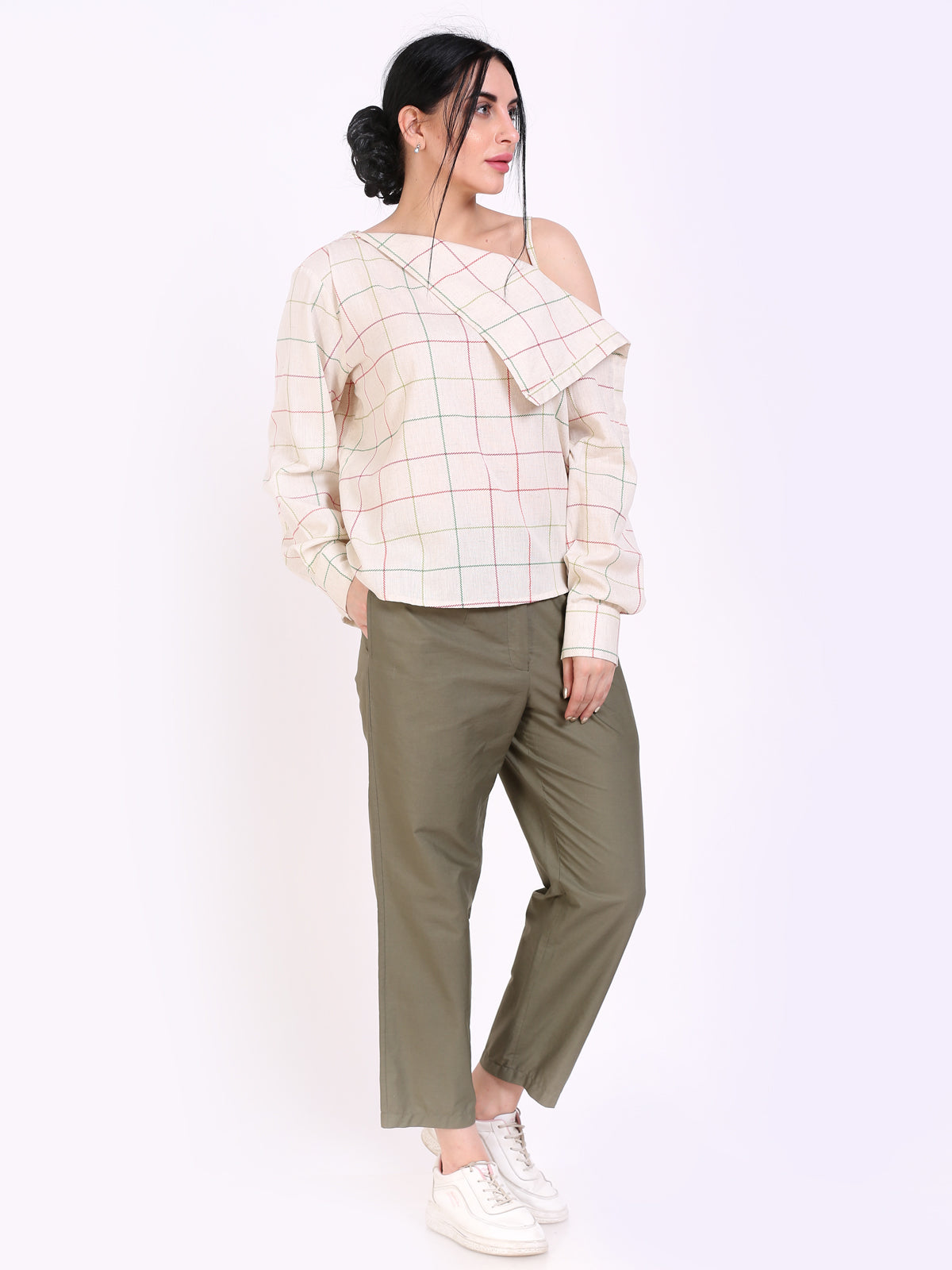 Assymetric collar top