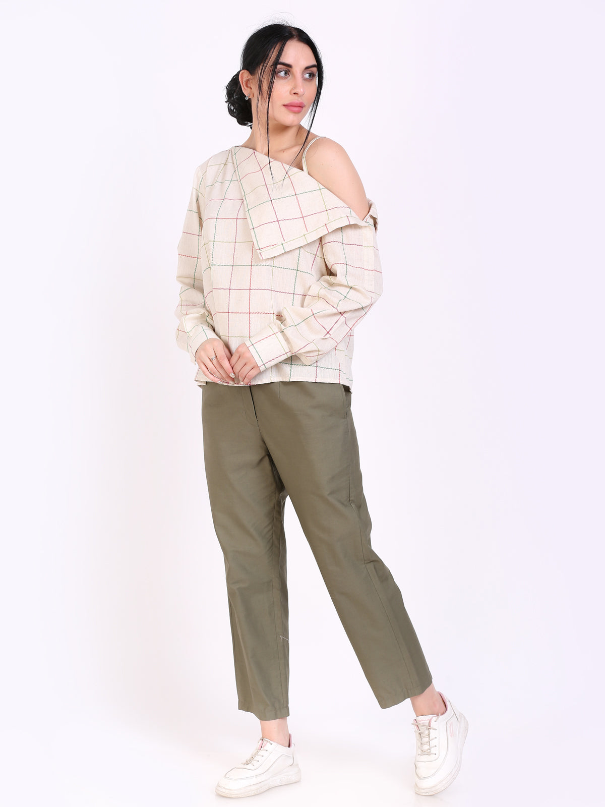Assymetric collar top