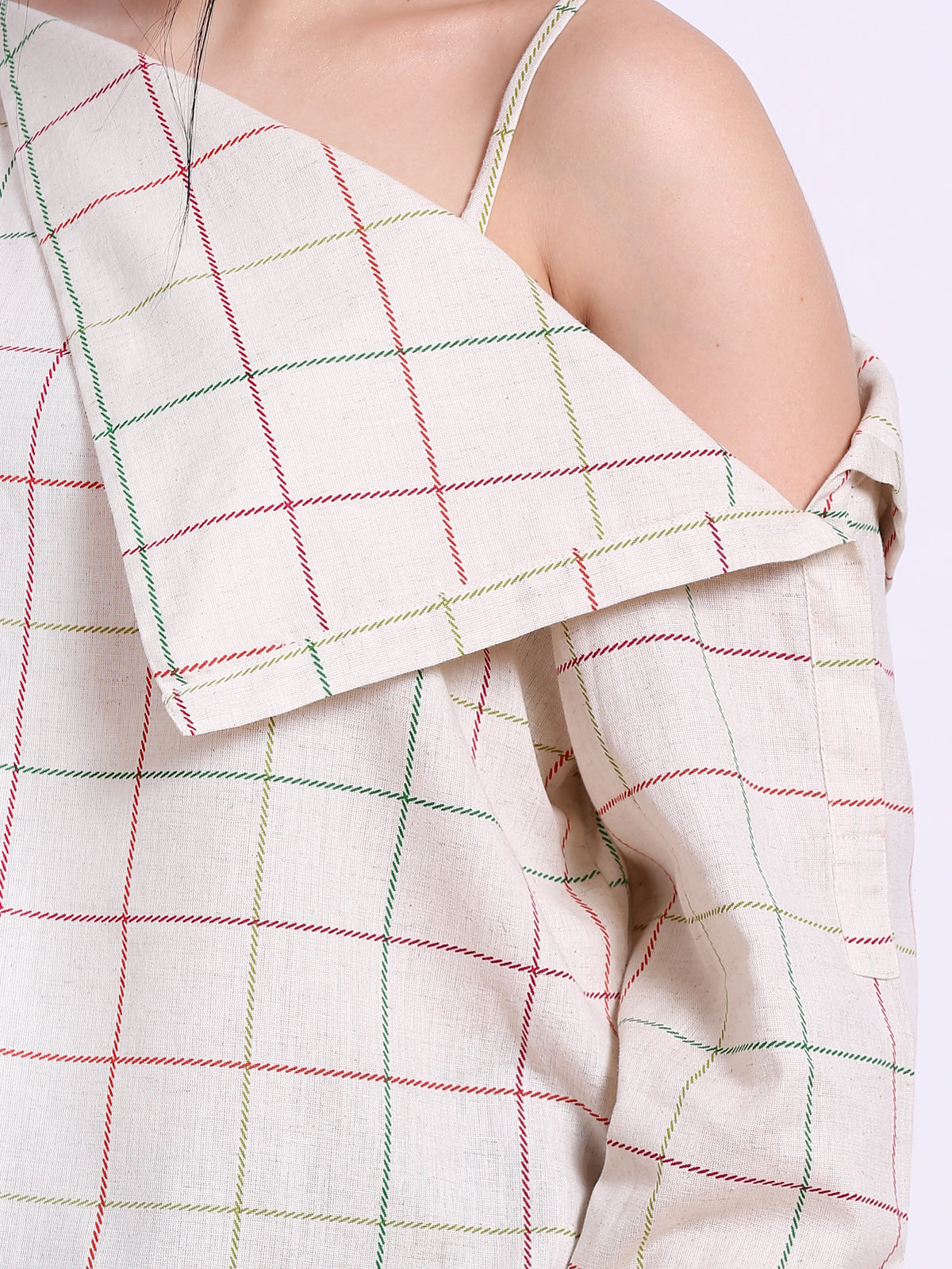 Assymetric collar top
