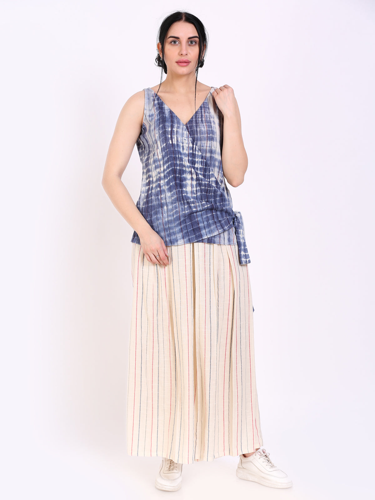 Tie knot top