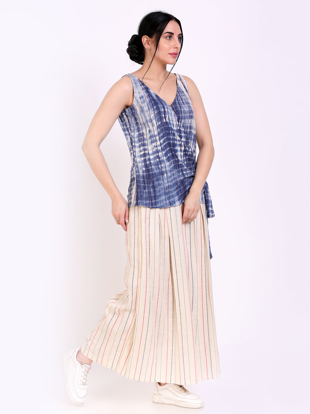 Tie knot top