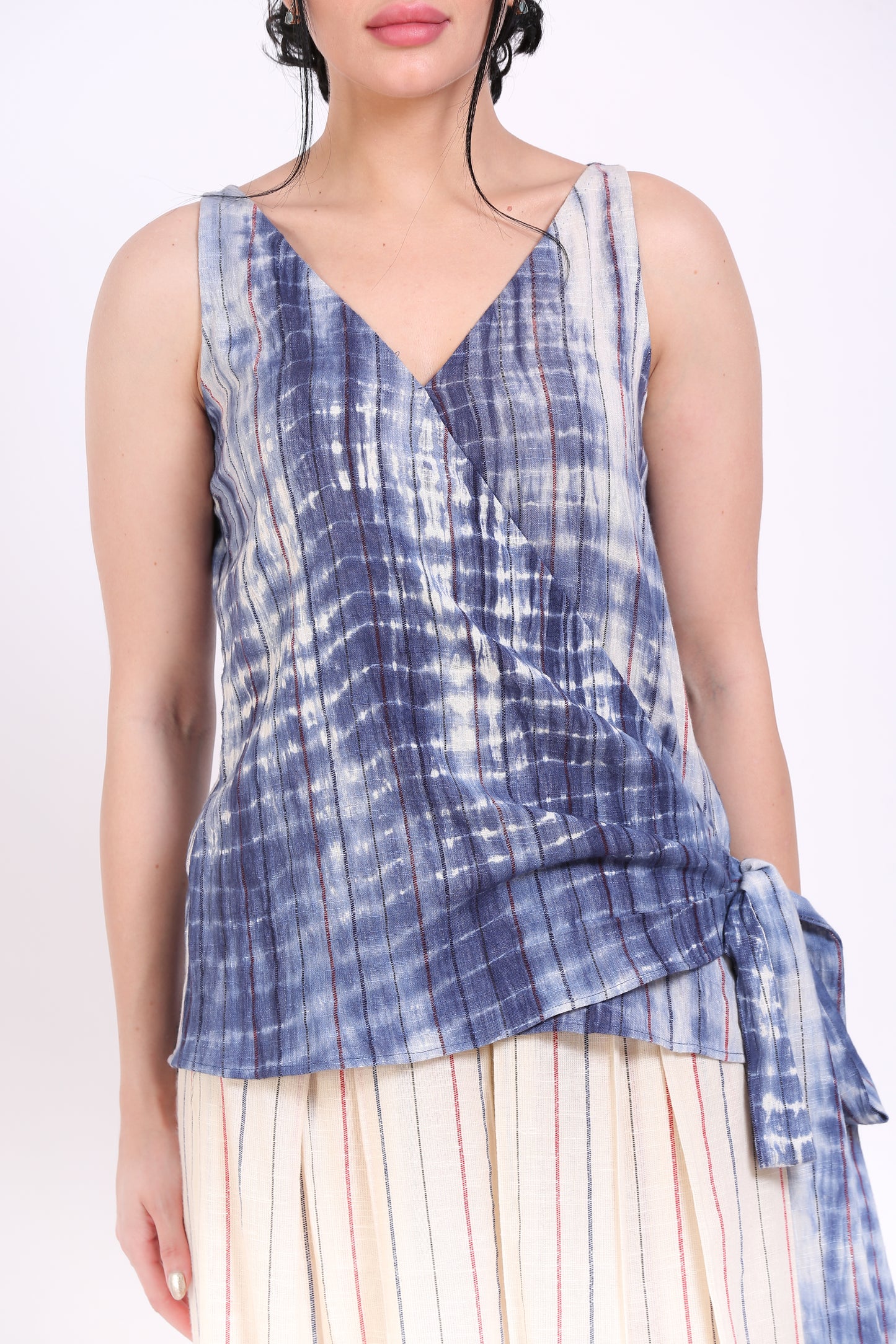 Tie knot top