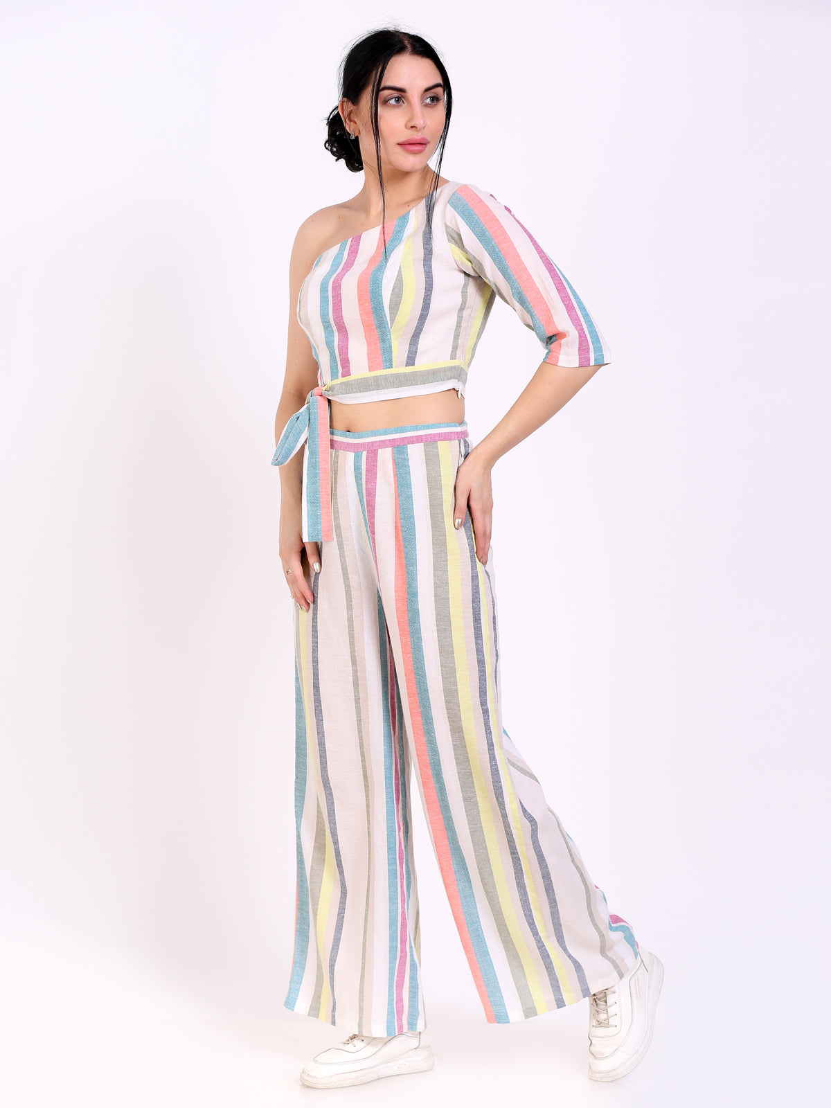 off shoulder tie knot crop top