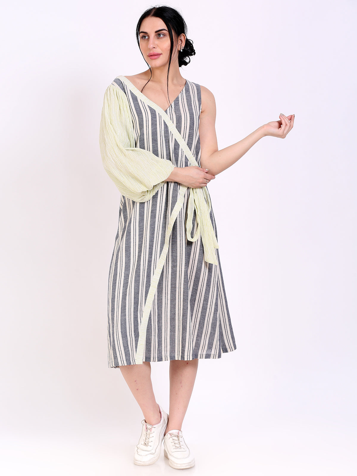 Overlap tie knot dress