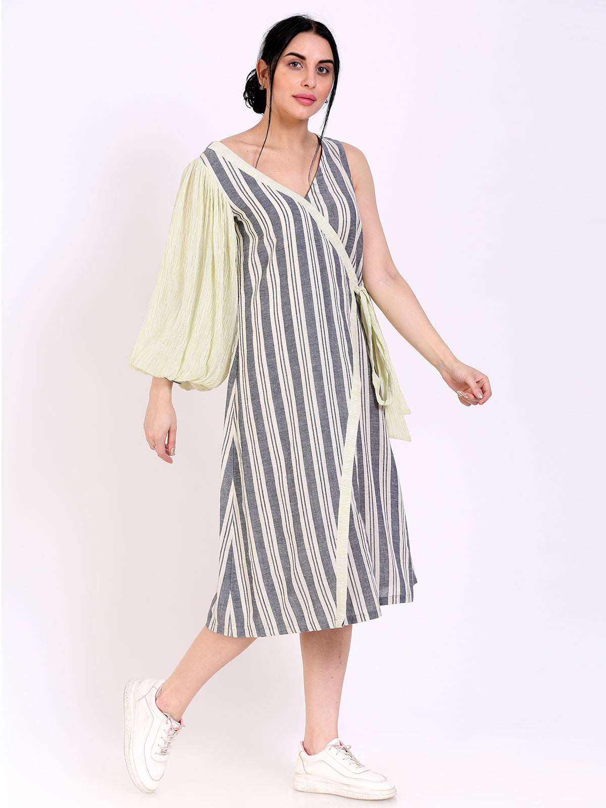 Overlap tie knot dress