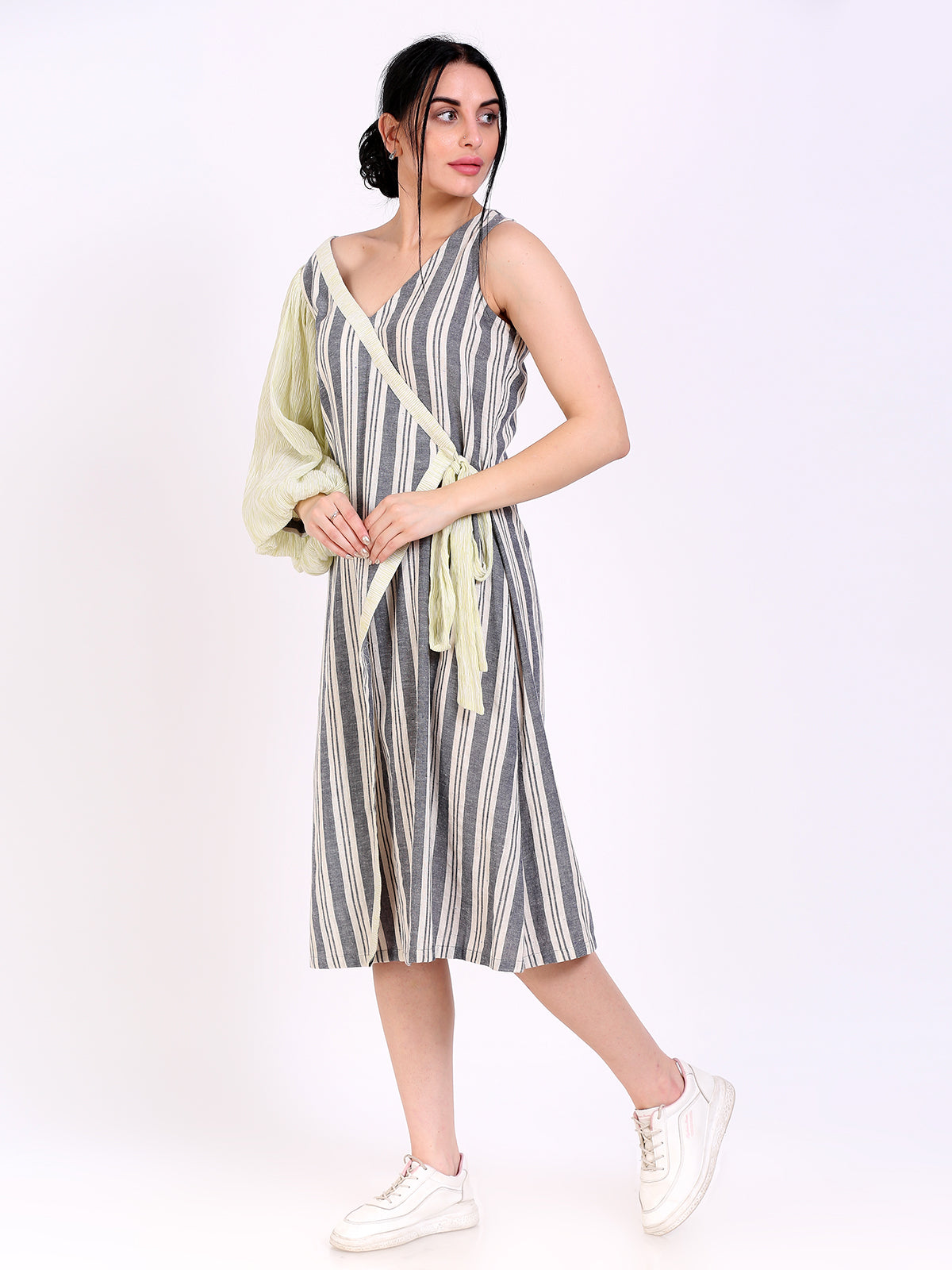 Overlap tie knot dress