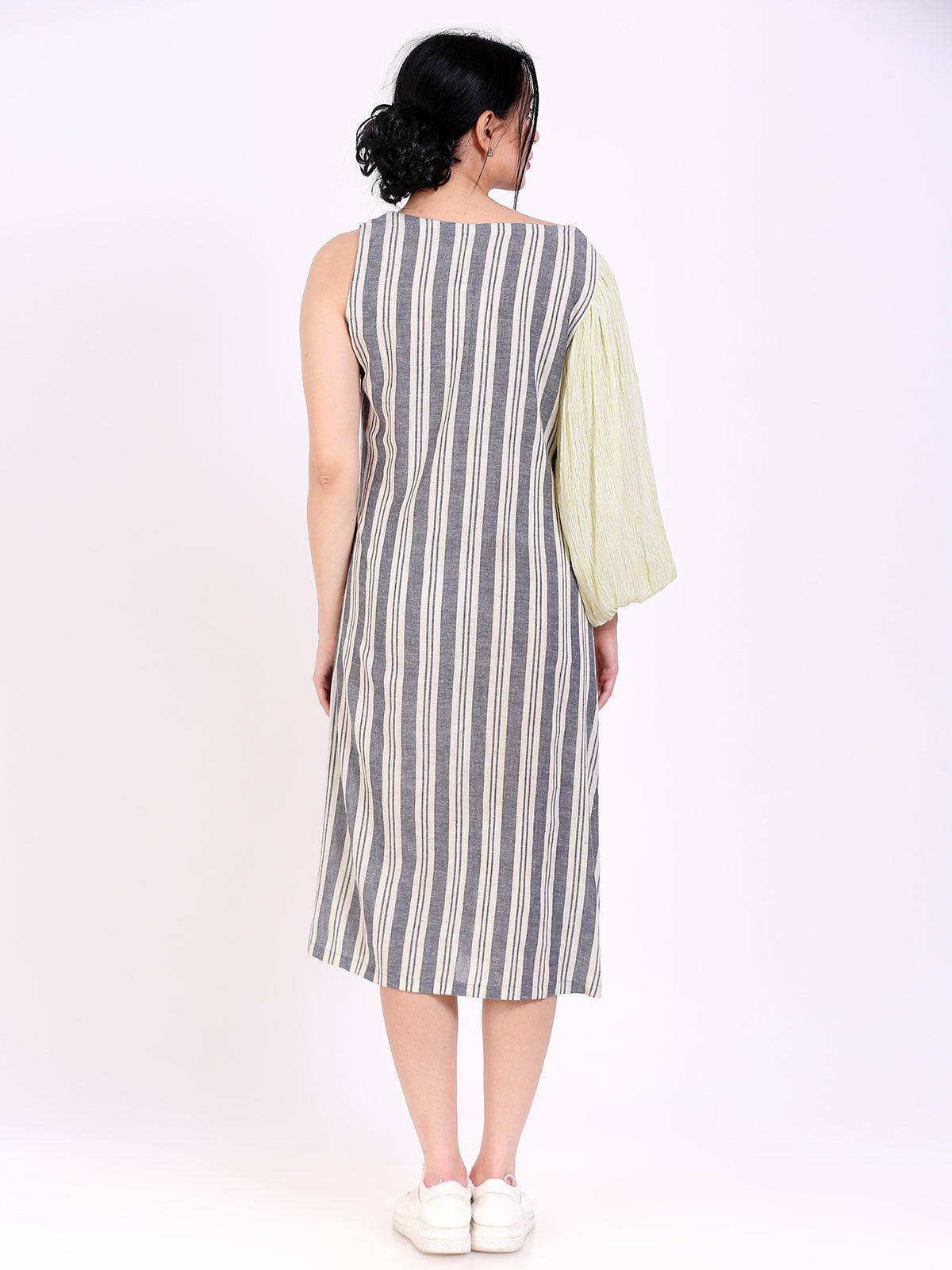 Overlap tie knot dress
