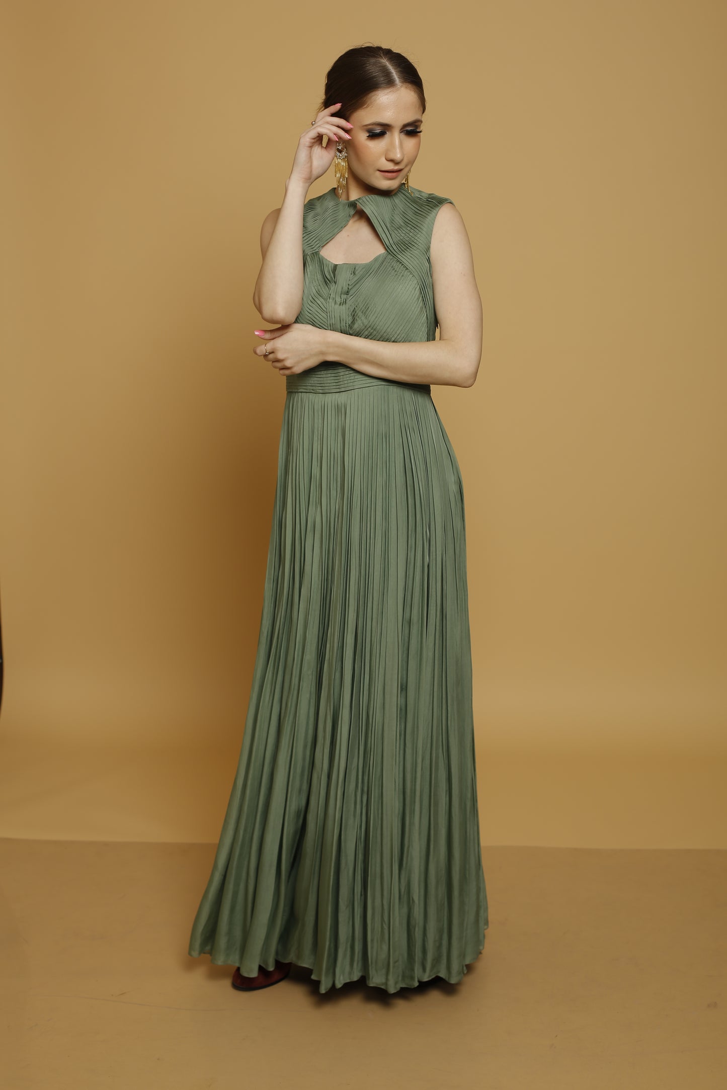 Sleeveless pleated gown
