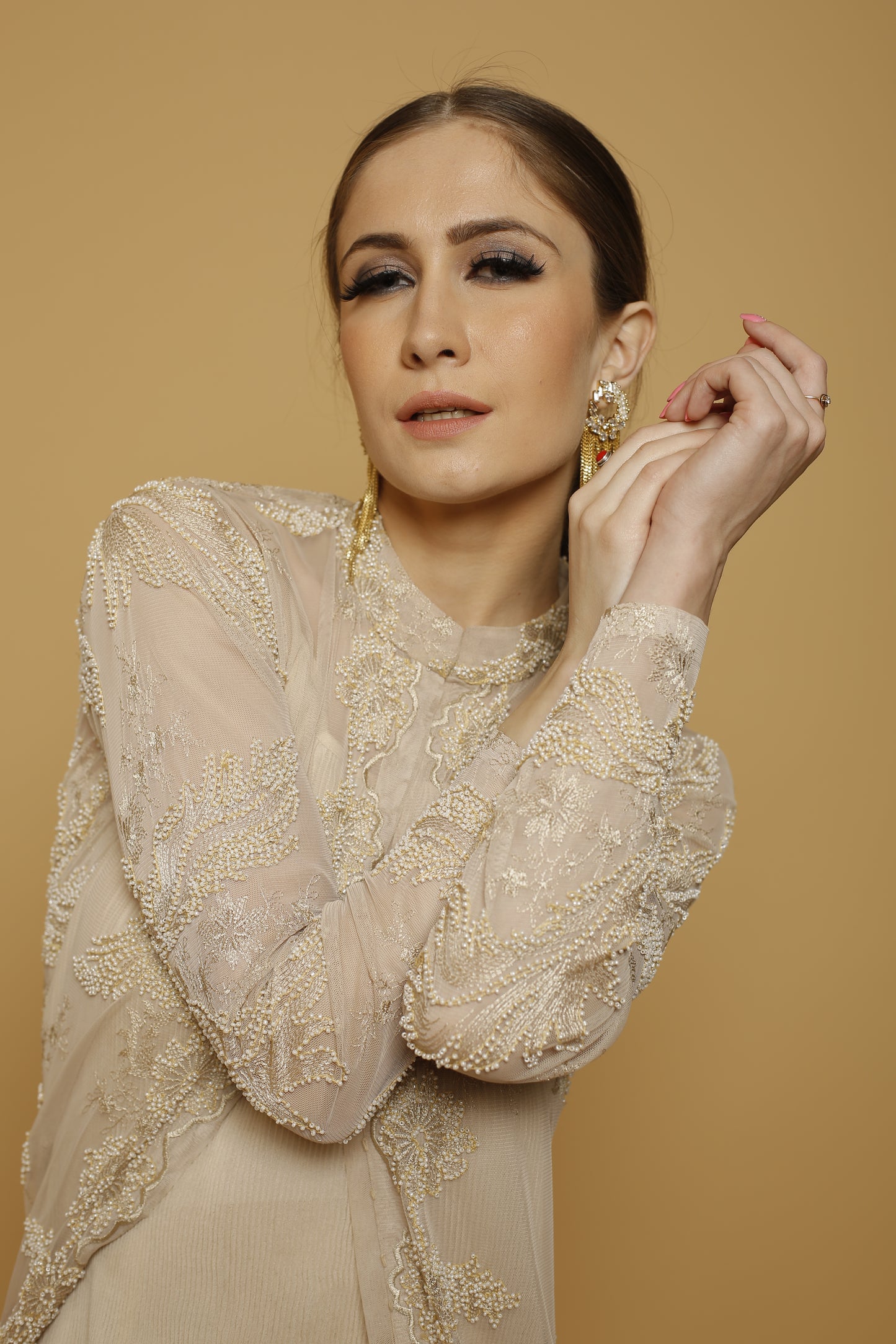 Wrinkled Spaghetti Inner with Embroidered Jacket