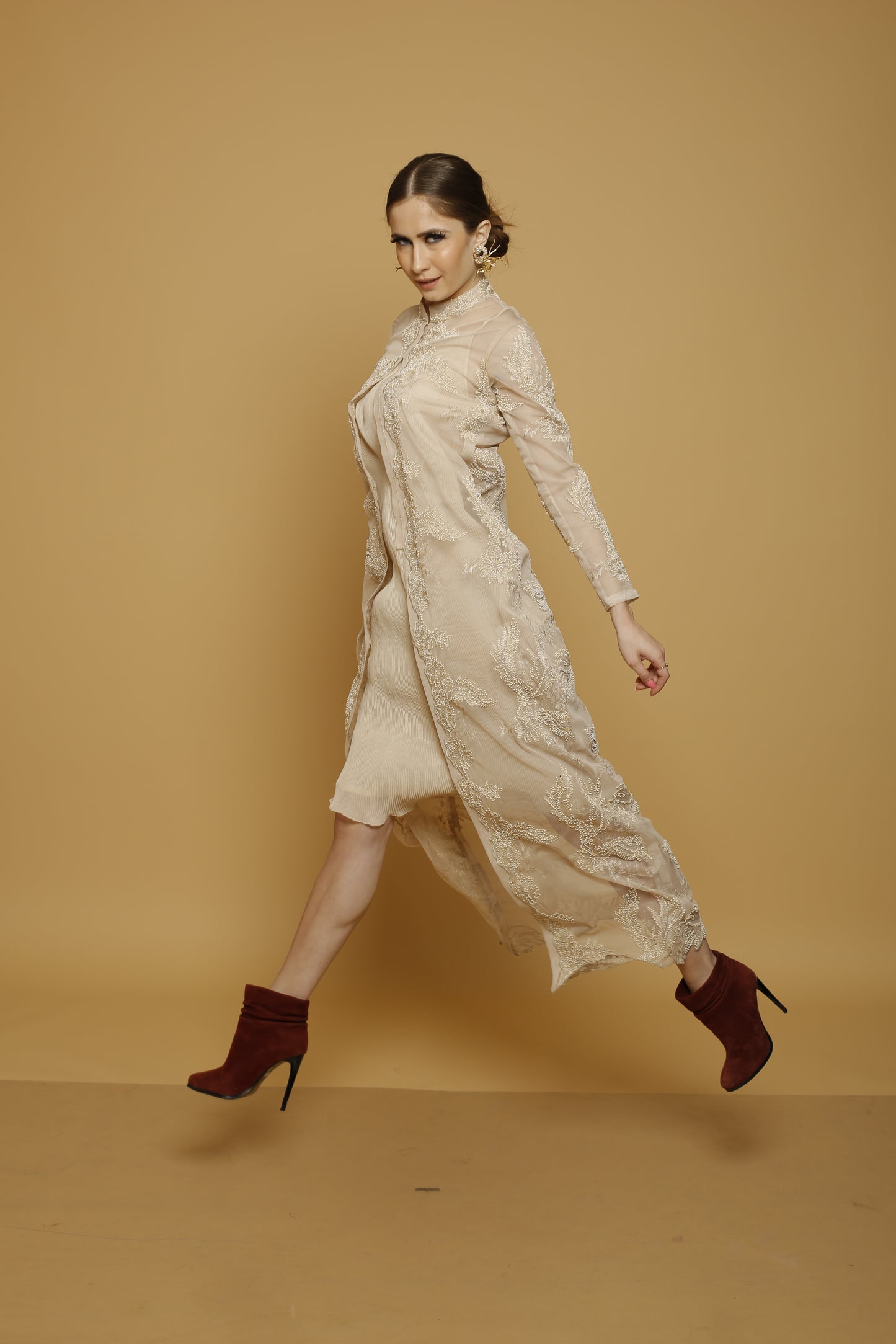 Wrinkled Spaghetti Inner with Embroidered Jacket