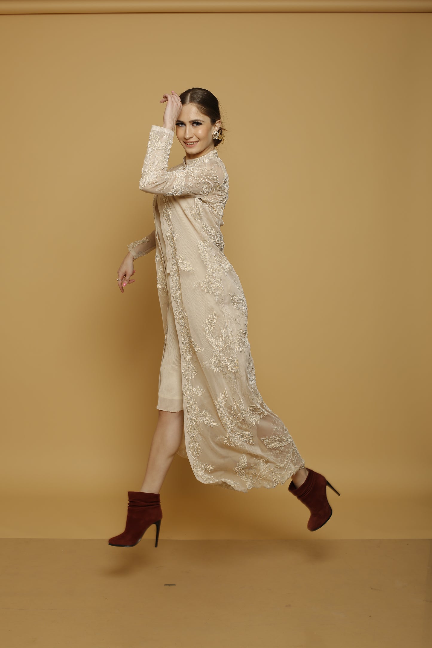 Wrinkled Spaghetti Inner with Embroidered Jacket