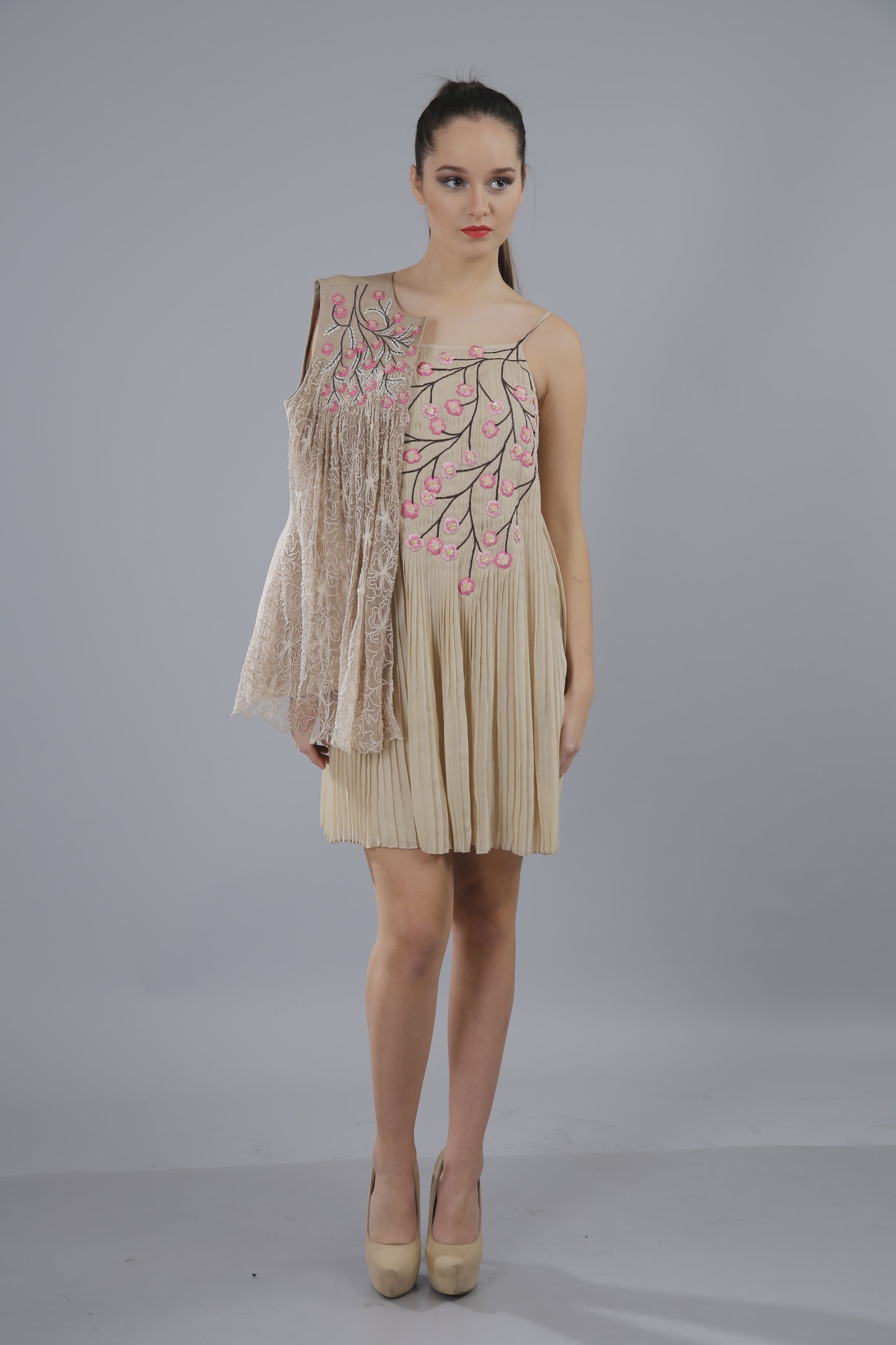 Pleated dress with half jacket