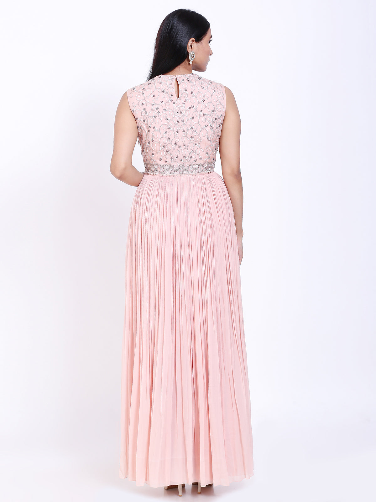Sleeveless emroidered gown
