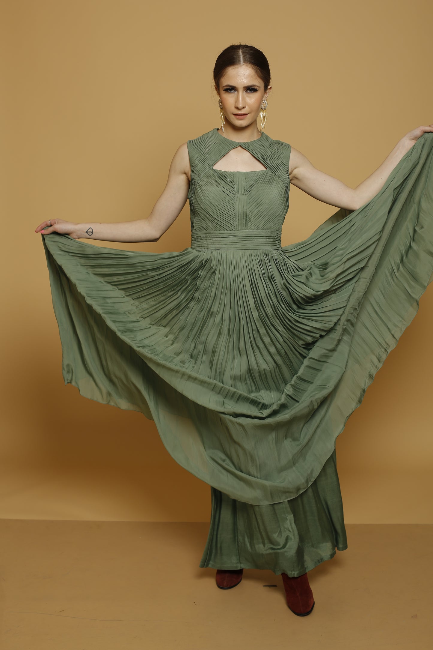 Sleeveless pleated gown